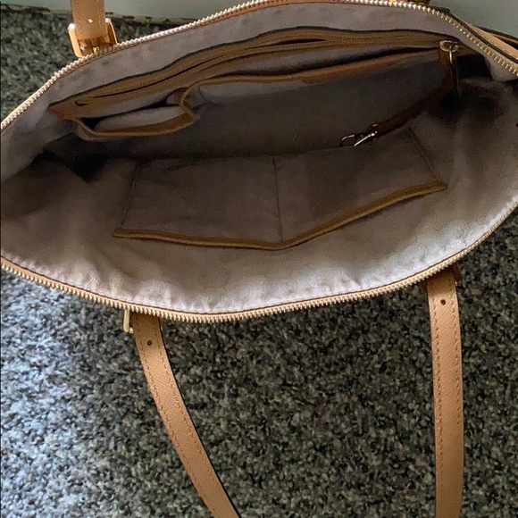 Michael Kors purse - Picture 2 of 3